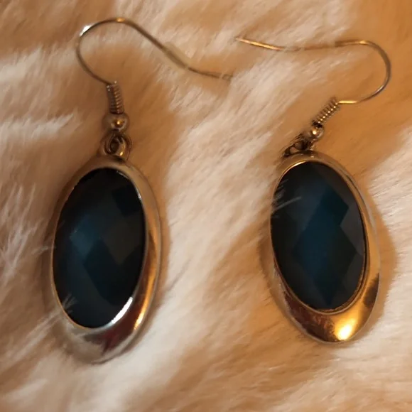 Vintage Gold Toned Blue Sapphire Like Center Piece Hook Earrings - Picture 5 of 7